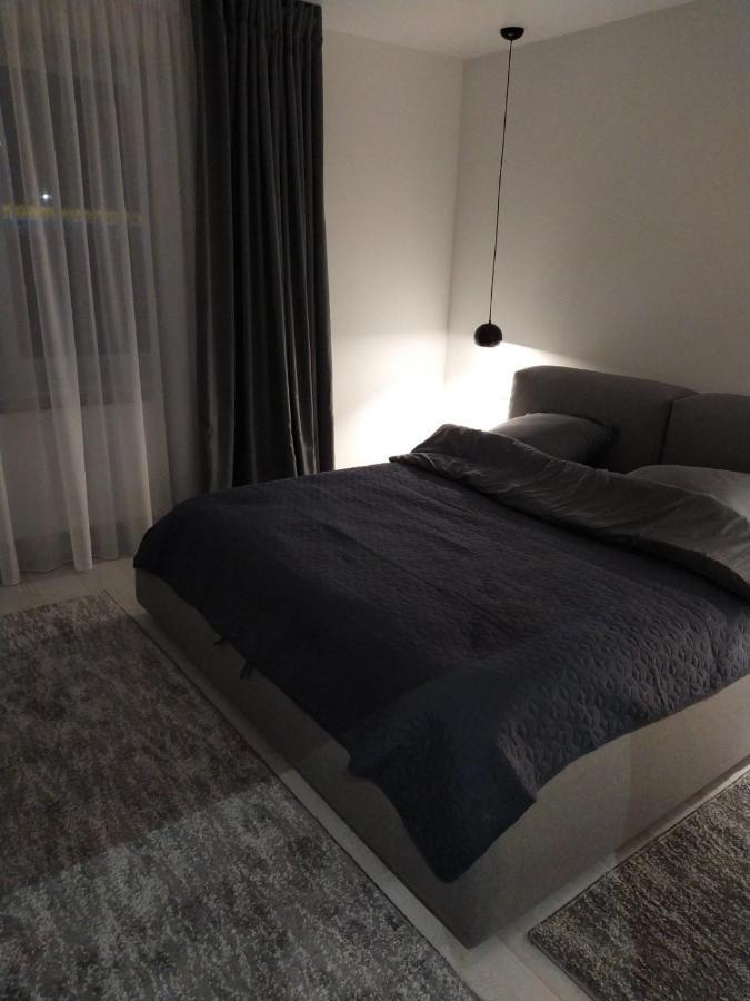 New Modern Apartment อุชโฮรอด ภายนอก รูปภาพ