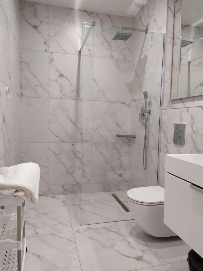 New Modern Apartment อุชโฮรอด ภายนอก รูปภาพ