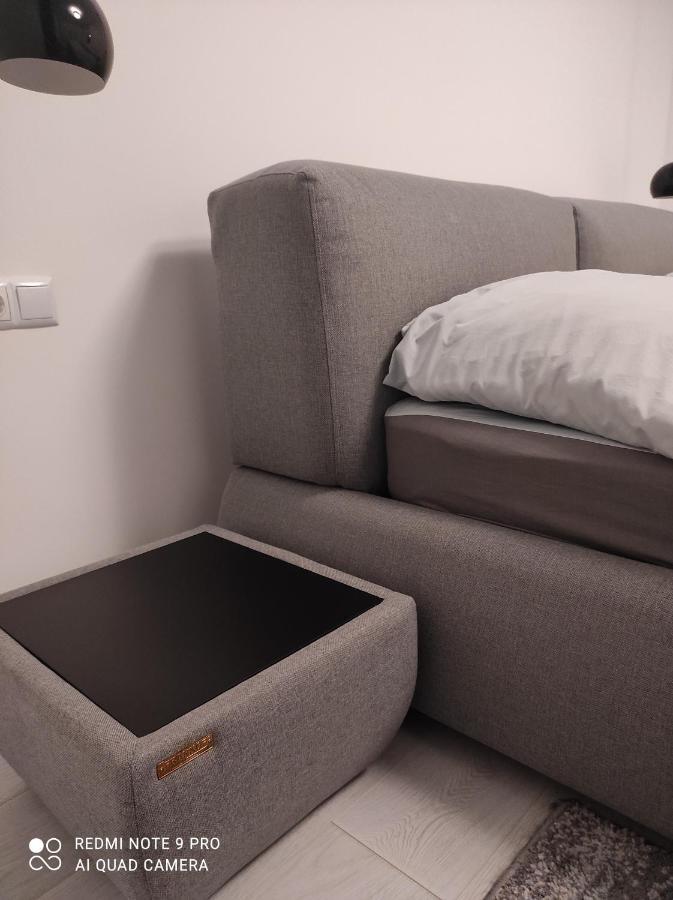 New Modern Apartment อุชโฮรอด ภายนอก รูปภาพ