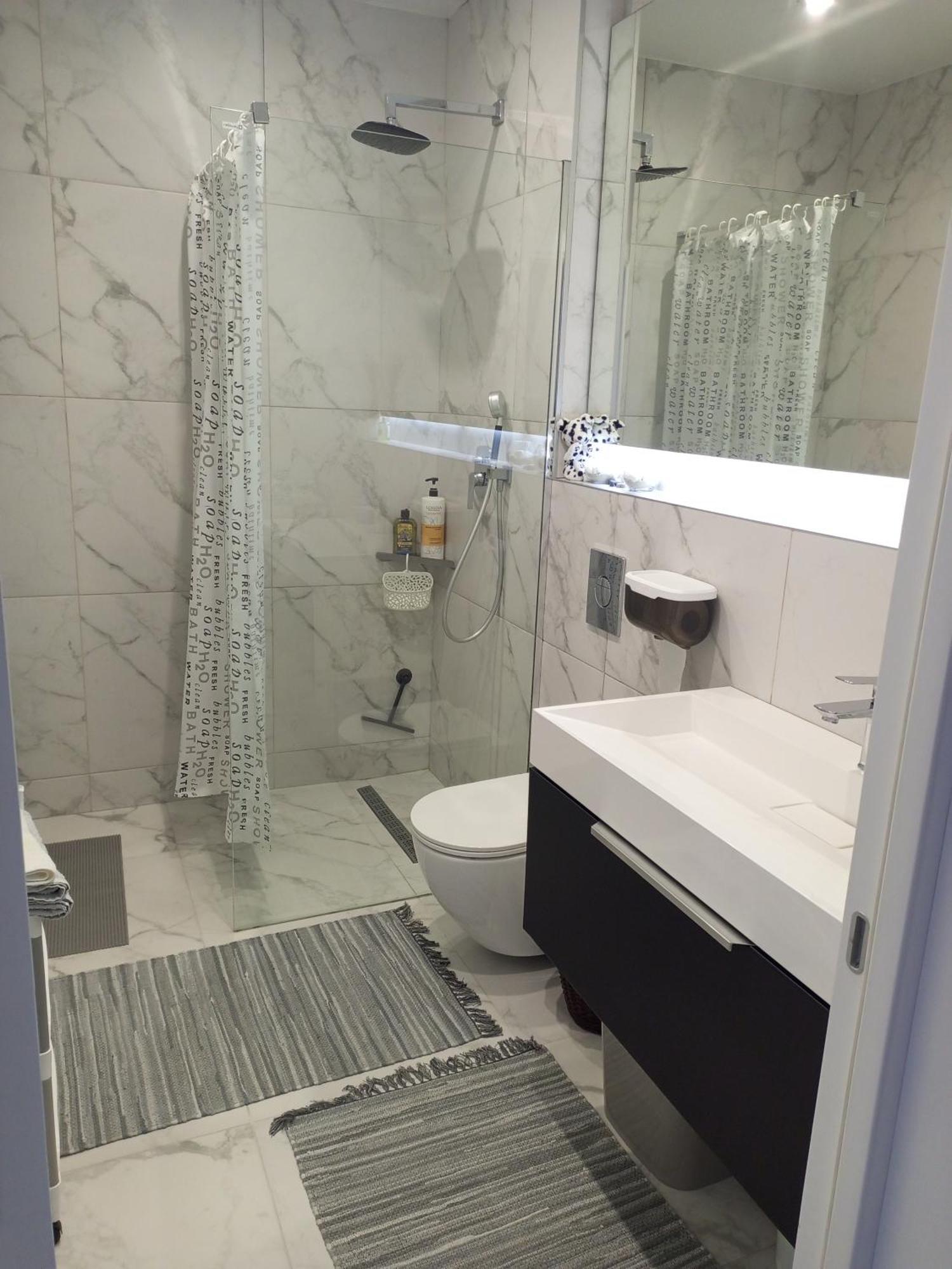 New Modern Apartment อุชโฮรอด ภายนอก รูปภาพ